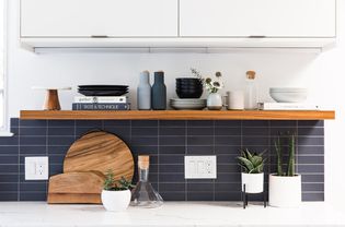 how to organize a small kitchen