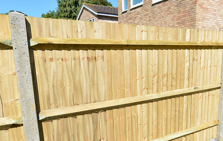 Picture of a wooden garden fence 