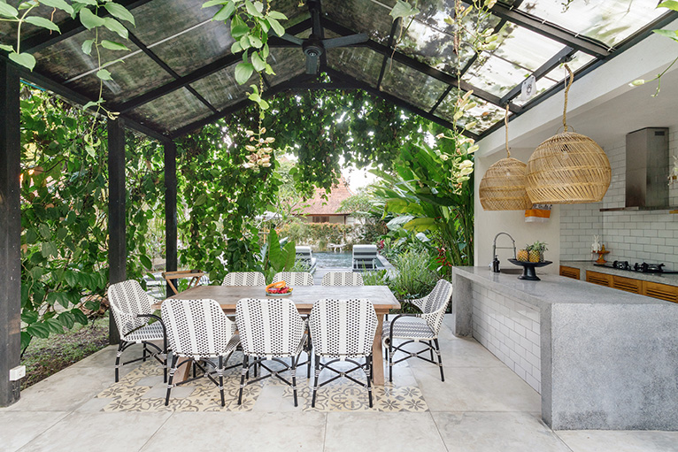 Picture of an outdoor kitchen with dining area and pergola