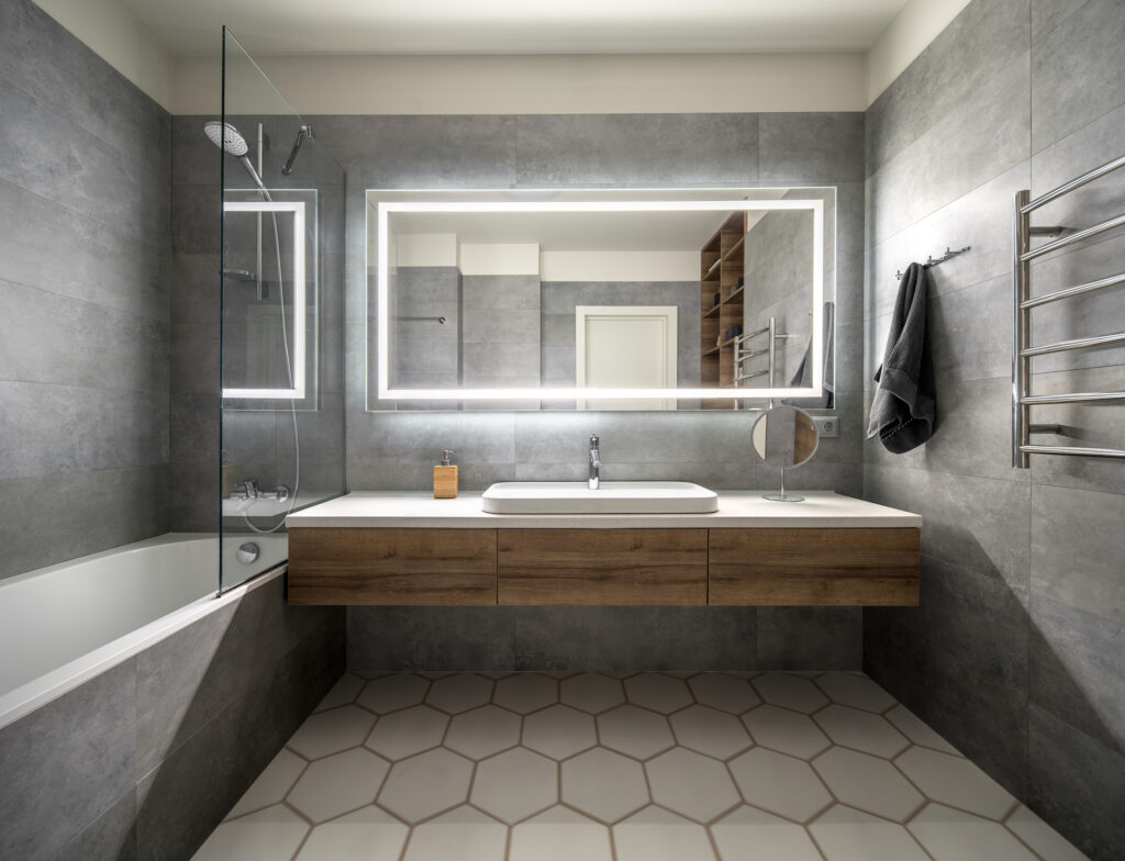 Picture of a modern bathroom with grey and white tiles