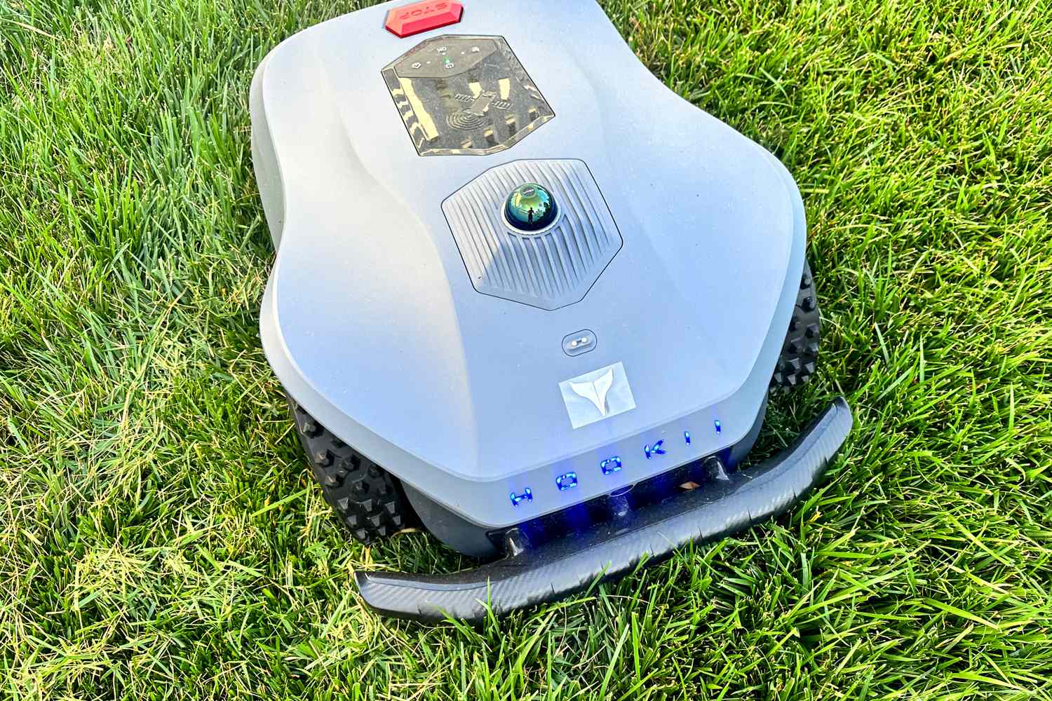 The Hookii Neomow X Pro Robotic Lawn Mower mows a lawn